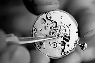 亨利慕时机械表走时误差大怎么办？（原因分析与解决方法）